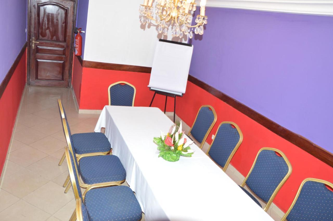 Hotel Vallee Des Princes ドゥアラ エクステリア 写真