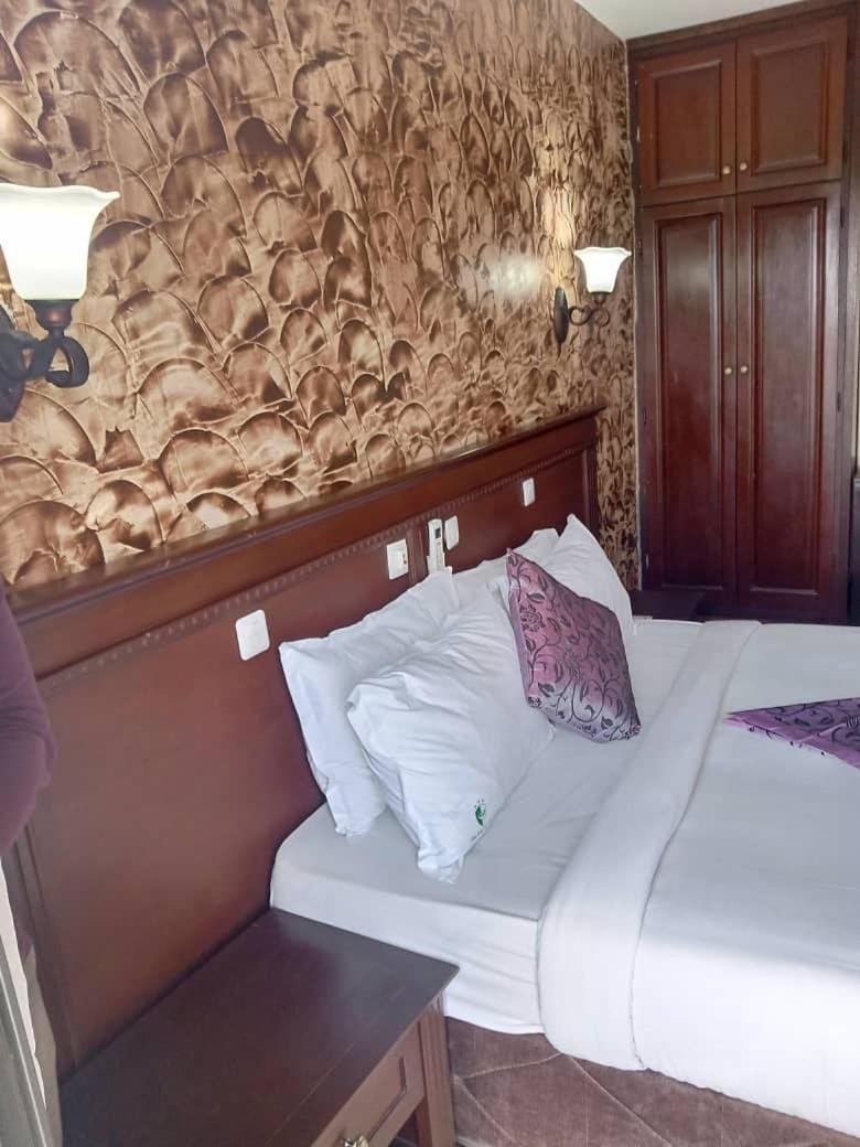 Hotel Vallee Des Princes ドゥアラ エクステリア 写真