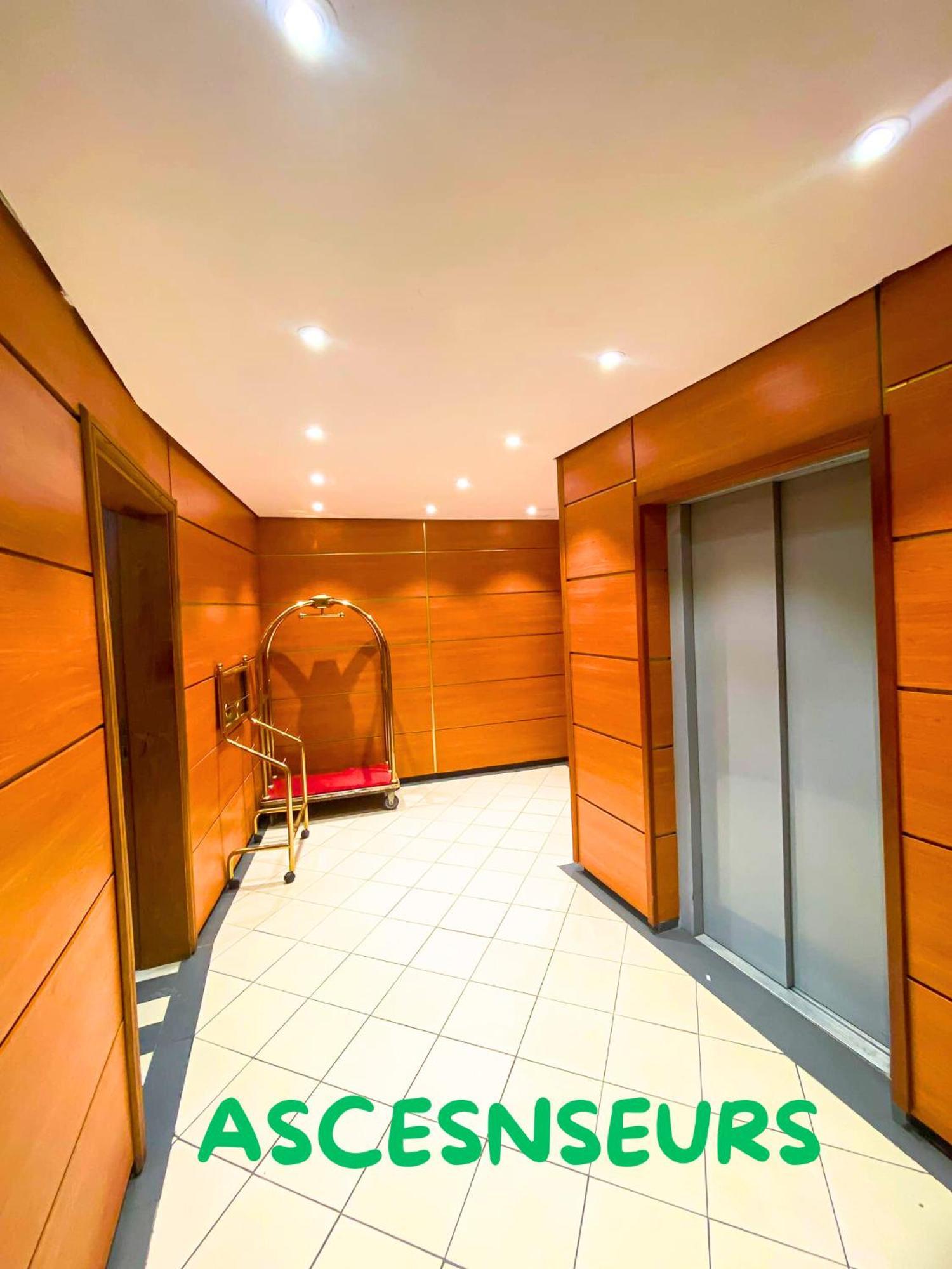 Hotel Vallee Des Princes ドゥアラ エクステリア 写真