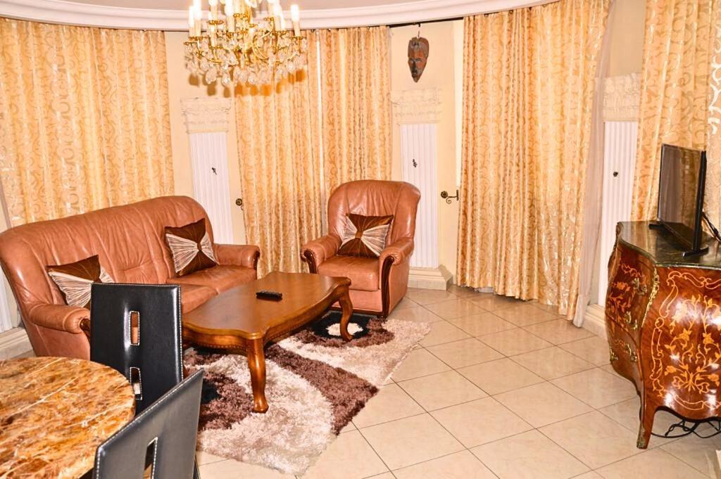 Hotel Vallee Des Princes ドゥアラ エクステリア 写真